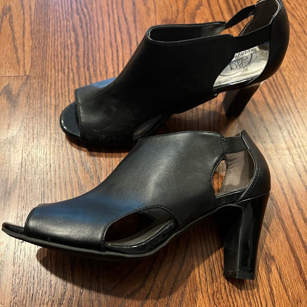 Heeled leather booties